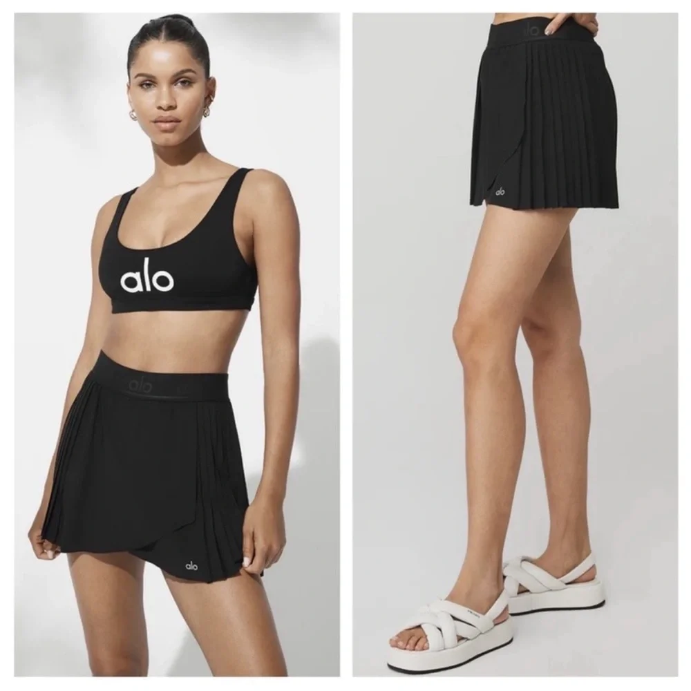 Alo Yoga Skirt Acess Tennis Pleated Skirt with inner Short in Black, Size XXS